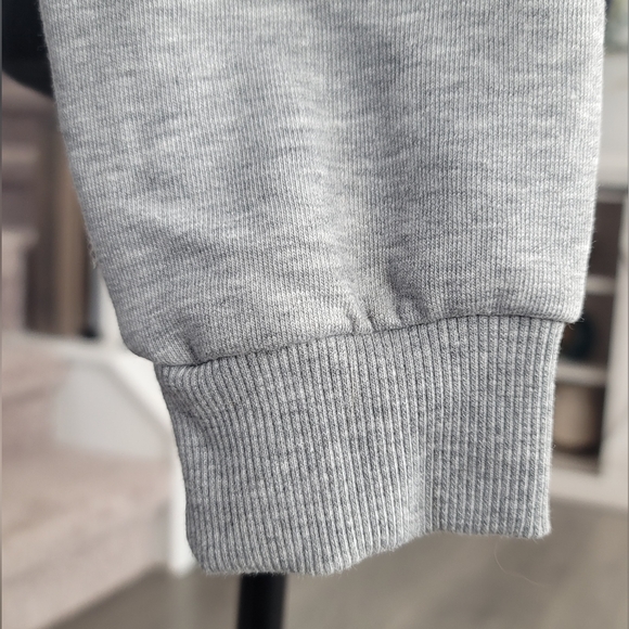 Franchesca's Cropped Sweatshirt Pearl-Embellished Grey- Small NWT - Picture 3 of 8